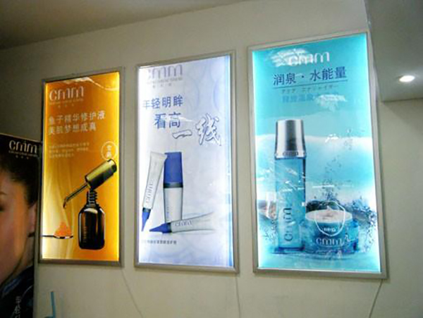燈箱布與寫真布、噴繪布怎么區(qū)分？